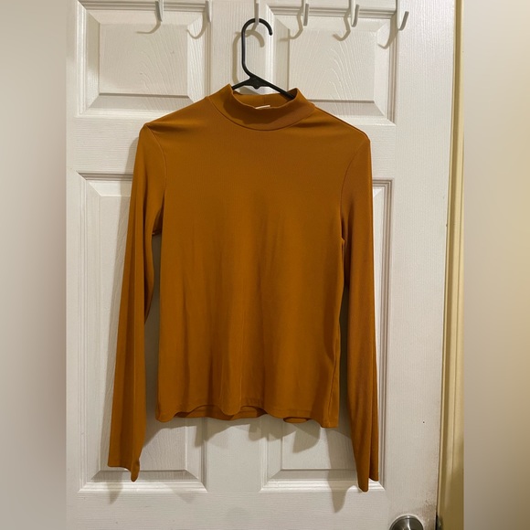 H&M Mock Neck Top - Picture 1 of 3